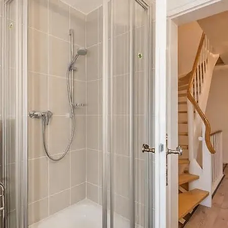 Schones Haus In *